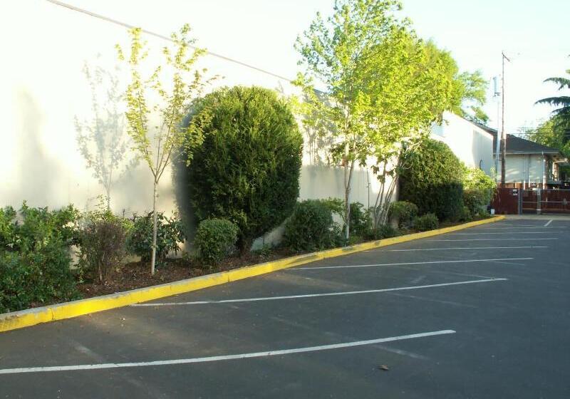 בית מלון כפרי Express Inn & Suites Eugene