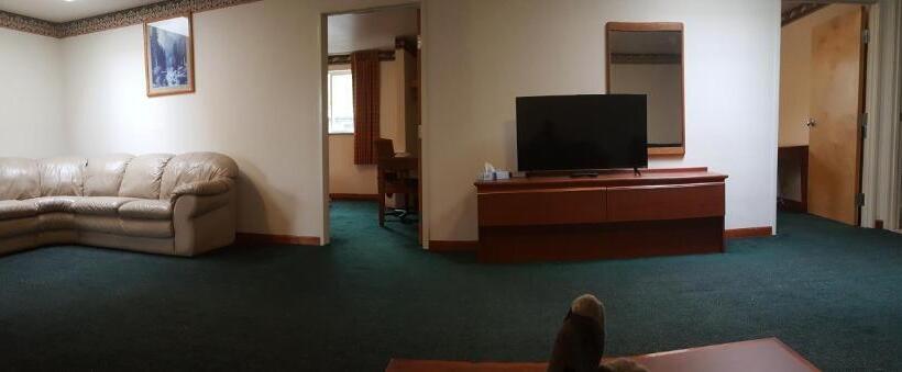 בית מלון כפרי Express Inn & Suites Eugene