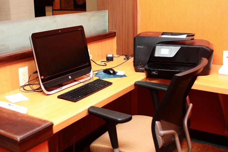 فندق Fairfield Inn & Suites By Marriott Fairmont