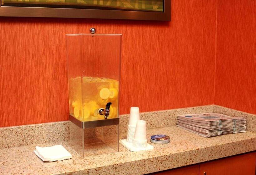 فندق Fairfield Inn & Suites By Marriott Fairmont