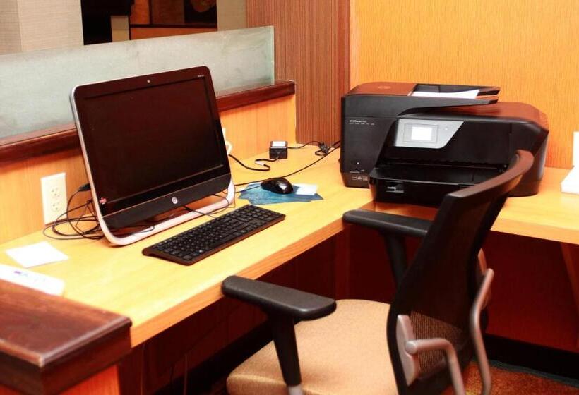 فندق Fairfield Inn & Suites By Marriott Fairmont