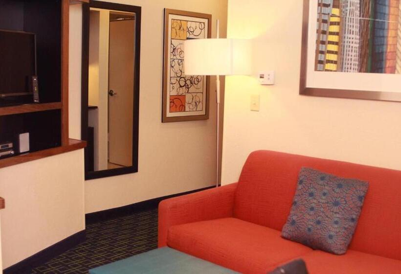 فندق Fairfield Inn & Suites By Marriott Fairmont