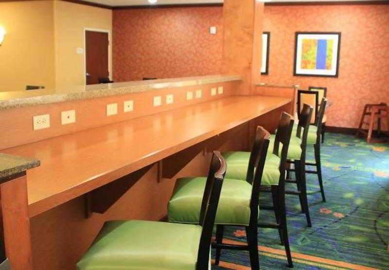 בית מלון כפרי Fairfield Inn & Suites Denton