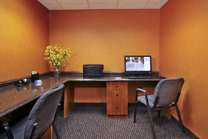 Отель Fairfield Inn & Suites By Marriott Fairfield Napa Valley Area