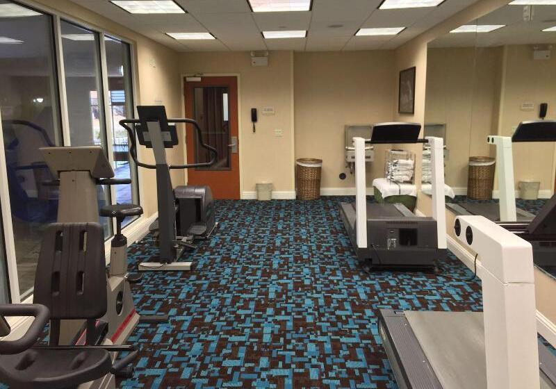 Отель Fairfield Inn & Suites By Marriott Fairfield Napa Valley Area