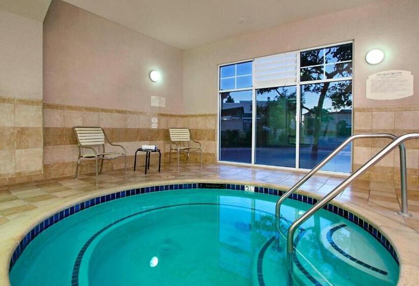 Отель Fairfield Inn & Suites By Marriott Fairfield Napa Valley Area