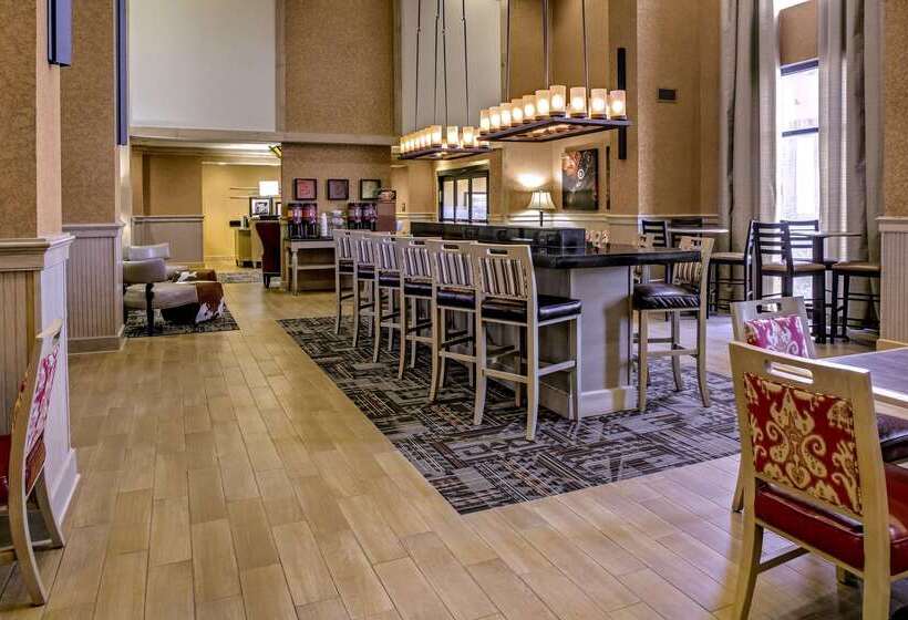 호텔 Hampton Inn & Suites Dodge City