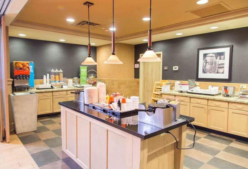 هتل Hampton Inn & Suites Dodge City