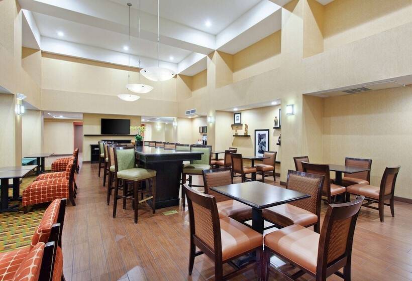 هتل Hampton Inn & Suites Fresno Northwest