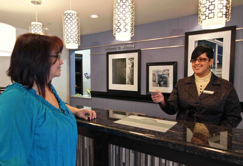 호텔 Hampton Inn & Suites Winnie