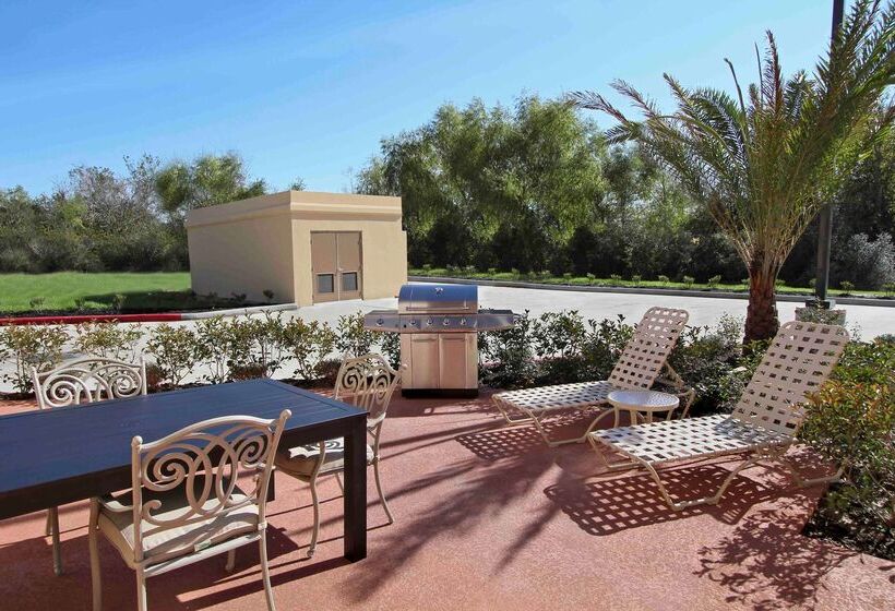 호텔 Hampton Inn & Suites Winnie