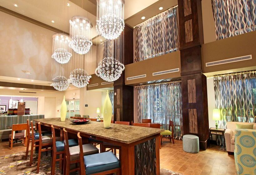 호텔 Hampton Inn & Suites Winnie