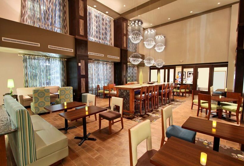 호텔 Hampton Inn & Suites Winnie