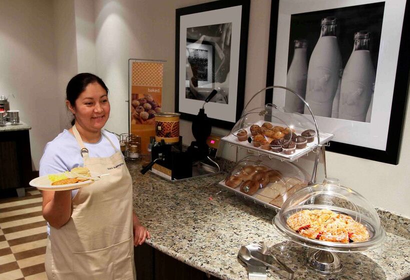 호텔 Hampton Inn & Suites Winnie