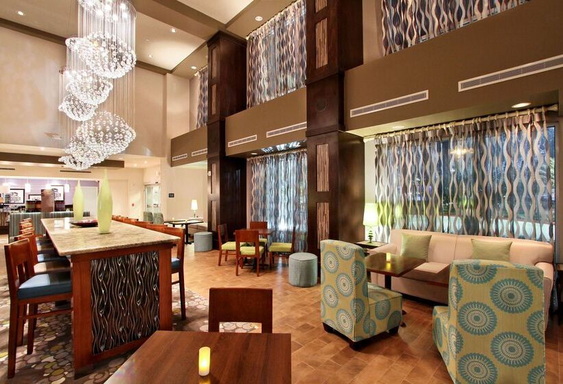 호텔 Hampton Inn & Suites Winnie