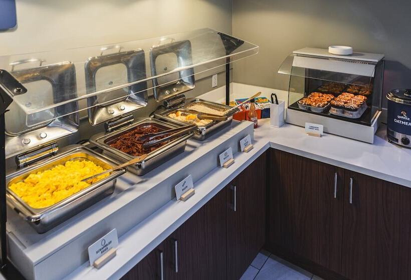 Holiday Inn Express Hotel & Suites Salina, An Ihg