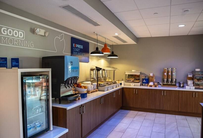 Holiday Inn Express Hotel & Suites Salina, An Ihg