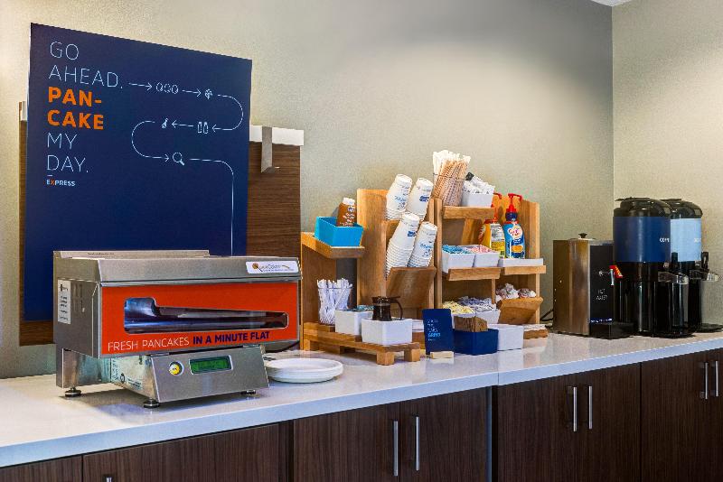 Holiday Inn Express Hotel & Suites Salina, An Ihg