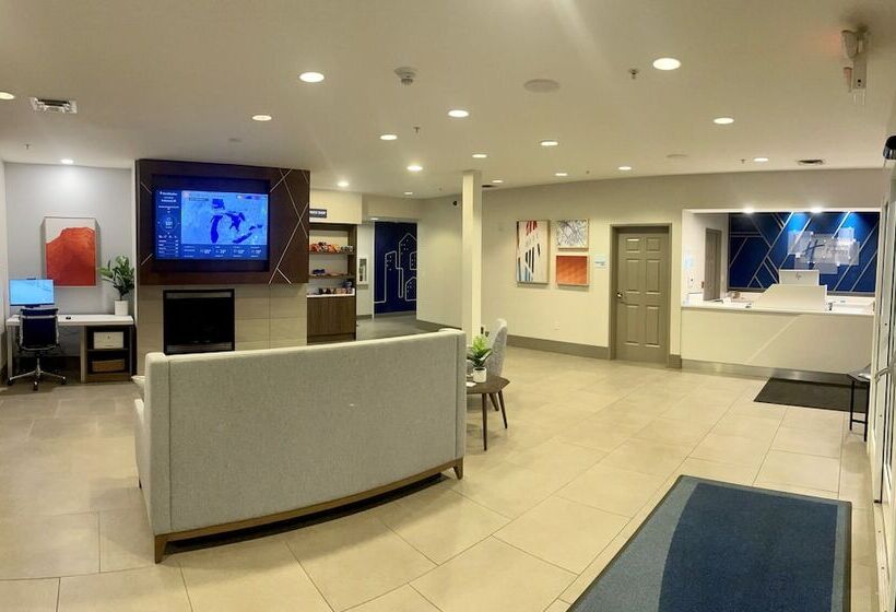 فندق Holiday Inn Express & Suites Marquette, An Ihg