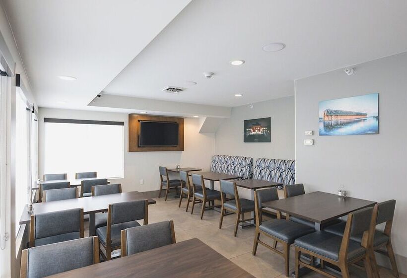 فندق Holiday Inn Express & Suites Marquette, An Ihg
