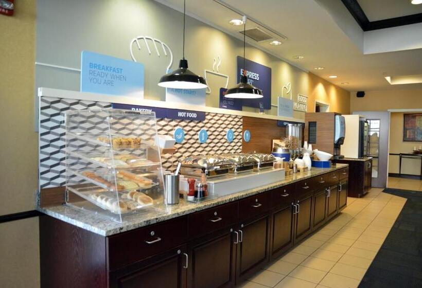 Отель Holiday Inn Express & Suites Youngstown West   Austintown By Ihg