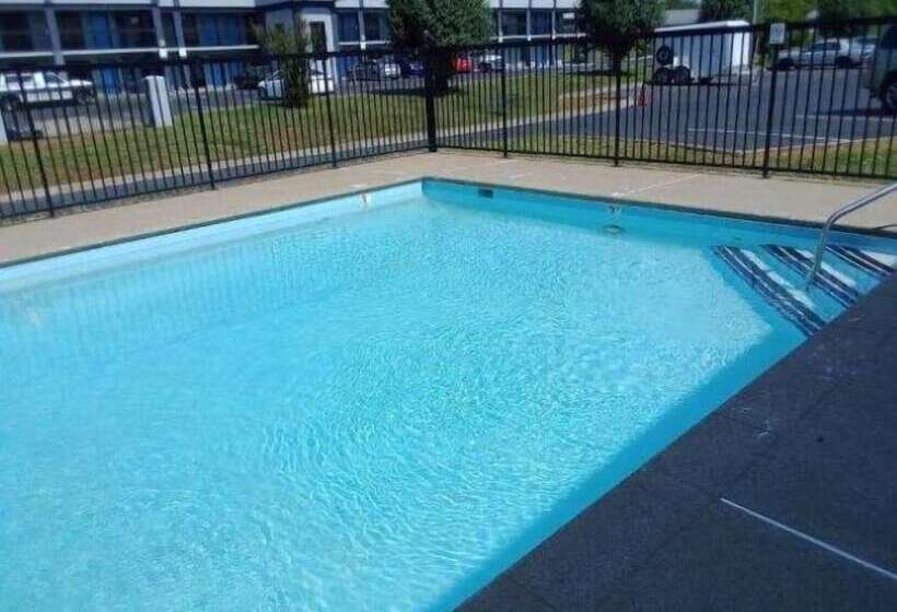 فندق Howard Johnson By Wyndham Clarksville Tennessee