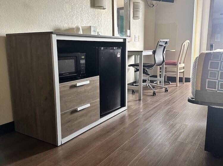 فندق Howard Johnson By Wyndham Clarksville Tennessee