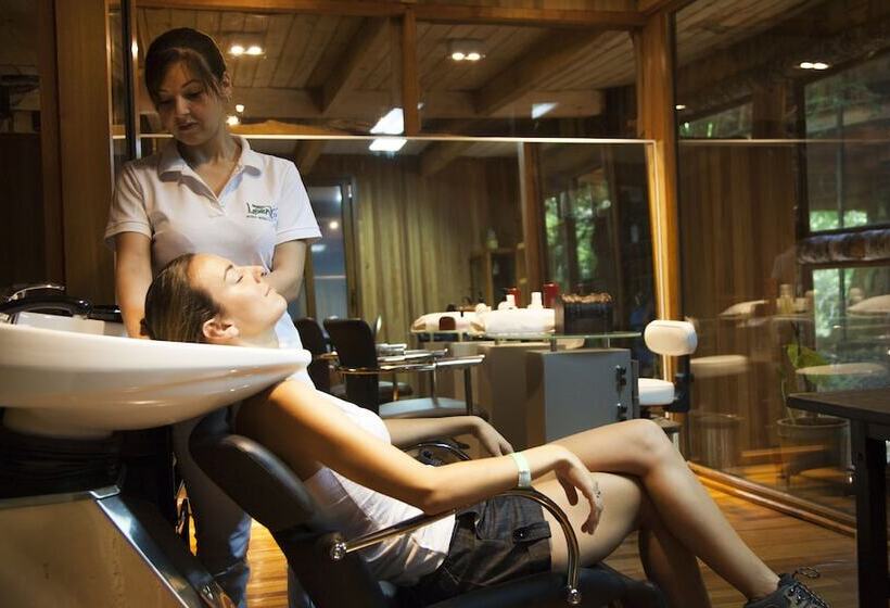 호텔 Huilo Huilo Nawelpi Lodge