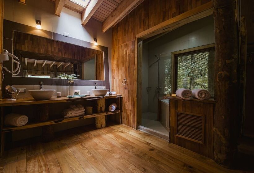 호텔 Huilo Huilo Nawelpi Lodge