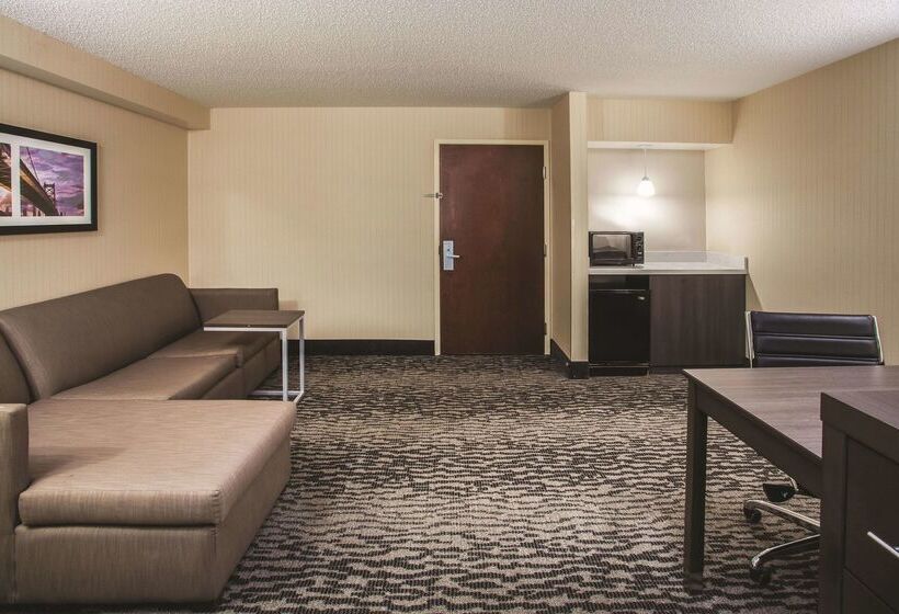 Отель La Quinta By Wyndham Newark   Elkton