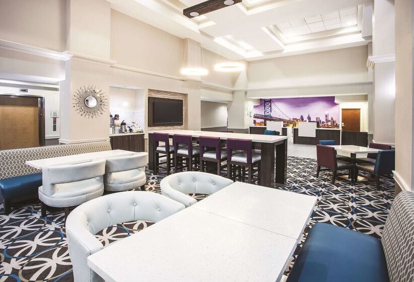 هتل La Quinta By Wyndham Newark   Elkton