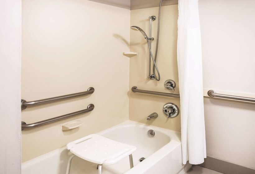 Отель La Quinta By Wyndham Newark   Elkton