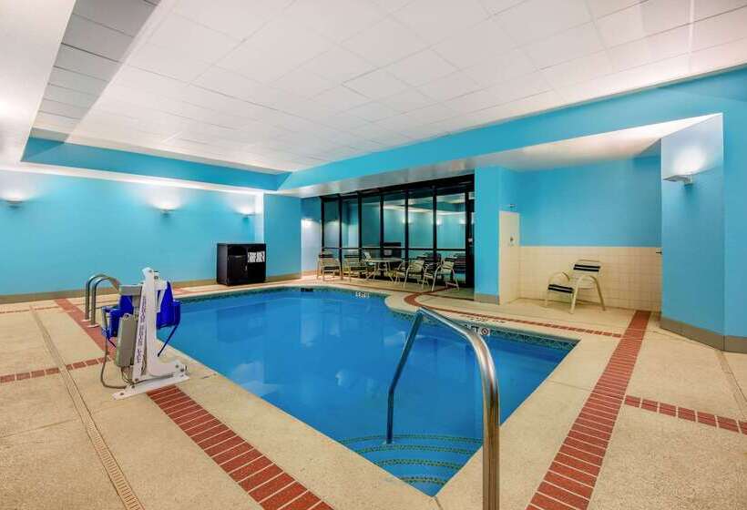 هتل La Quinta By Wyndham Newark   Elkton