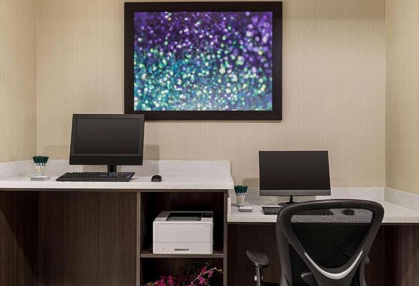 هتل La Quinta By Wyndham Newark   Elkton