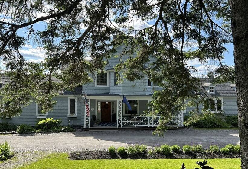 هتل The Lodge At Moosehead Lake