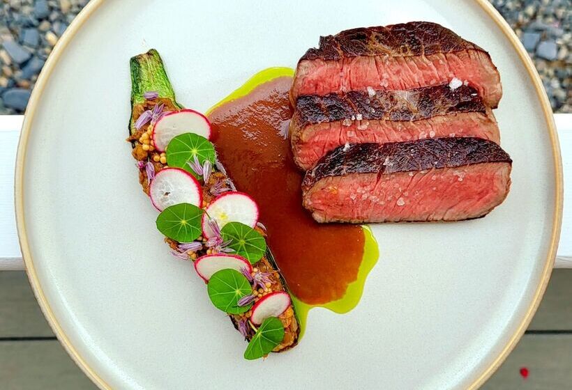 هتل The Lodge At Moosehead Lake