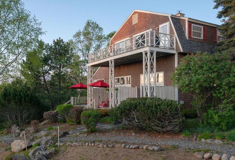 هتل The Lodge At Moosehead Lake