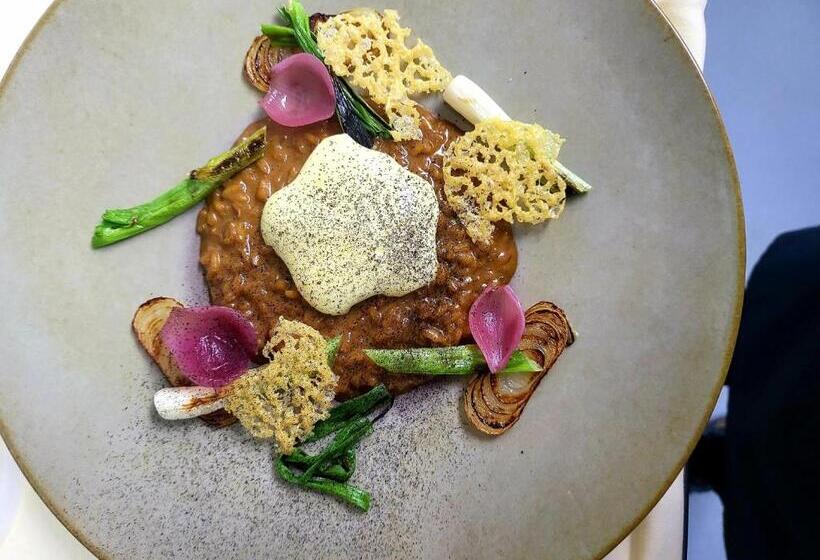 هتل The Lodge At Moosehead Lake