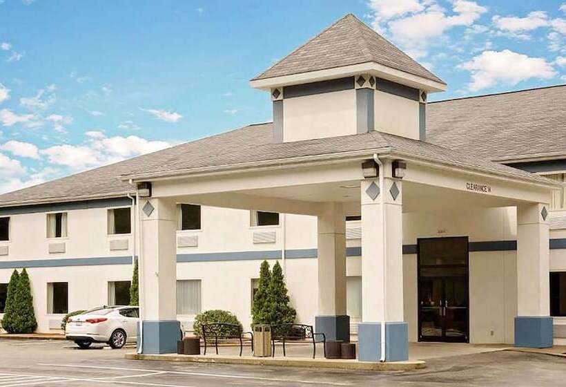 Magnuson Hotel West Liberty