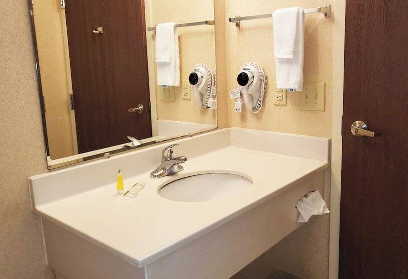 Magnuson Hotel West Liberty