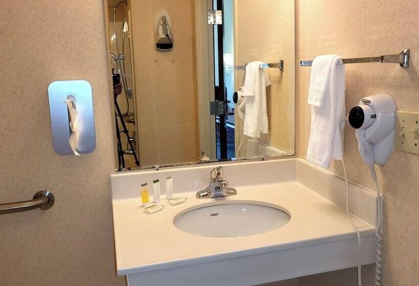 Magnuson Hotel West Liberty