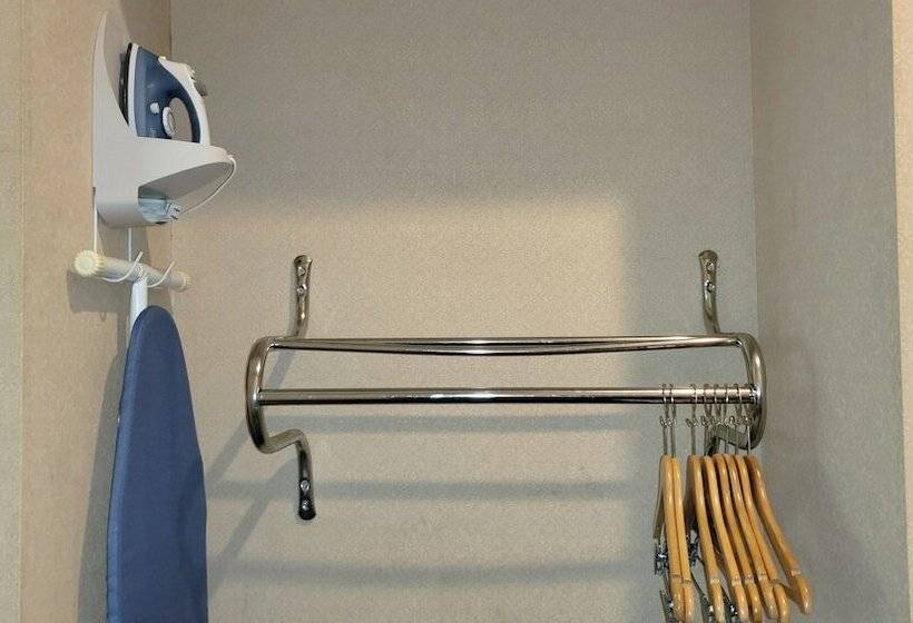 Magnuson Hotel West Liberty