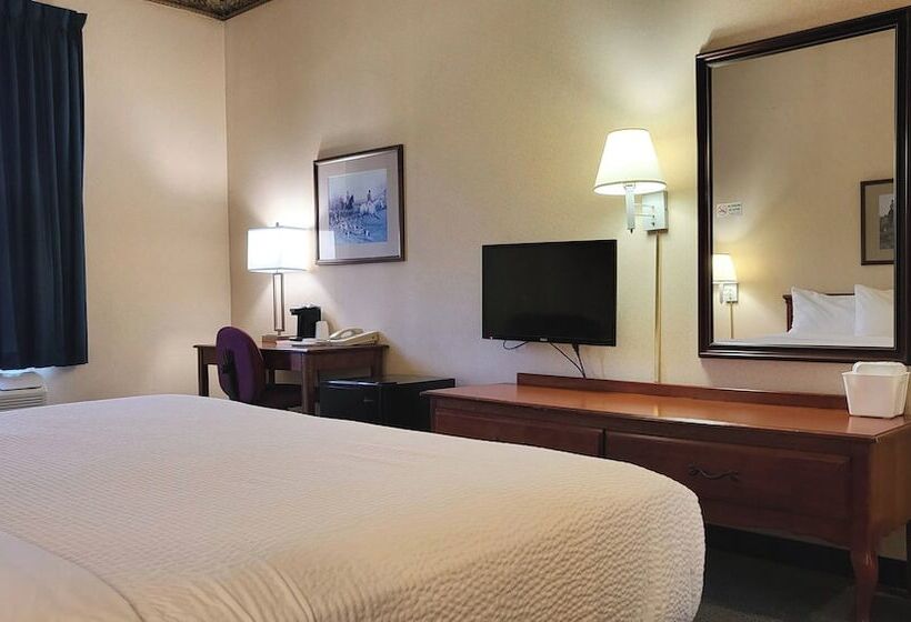 Magnuson Hotel West Liberty