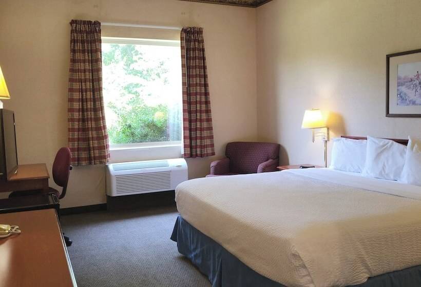 Magnuson Hotel West Liberty