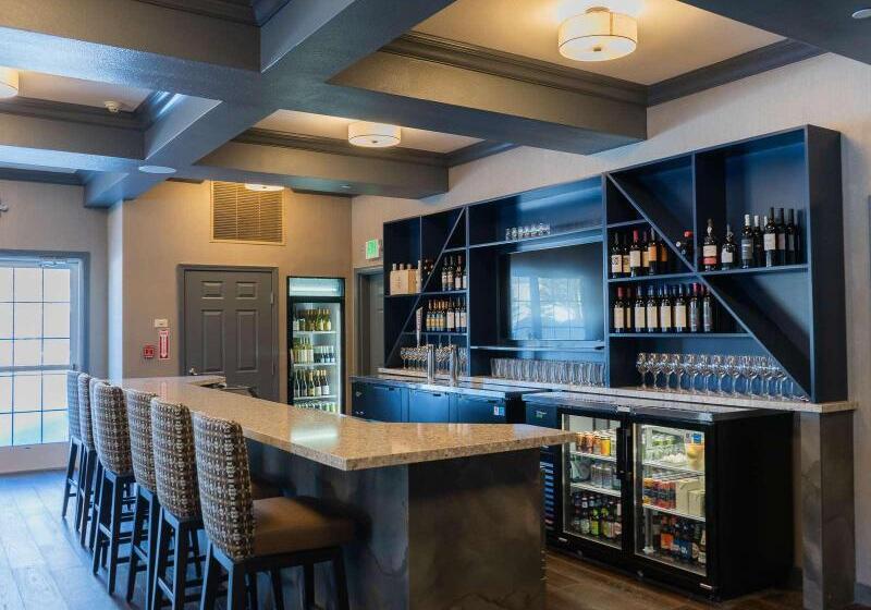 Отель Nobo Cascade, Tapestry Collection By Hilton