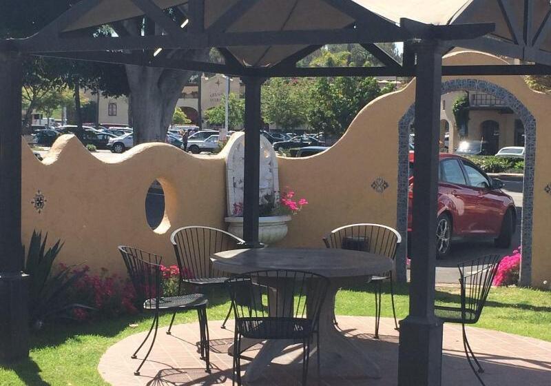 فندق Oasis Inn And Suites