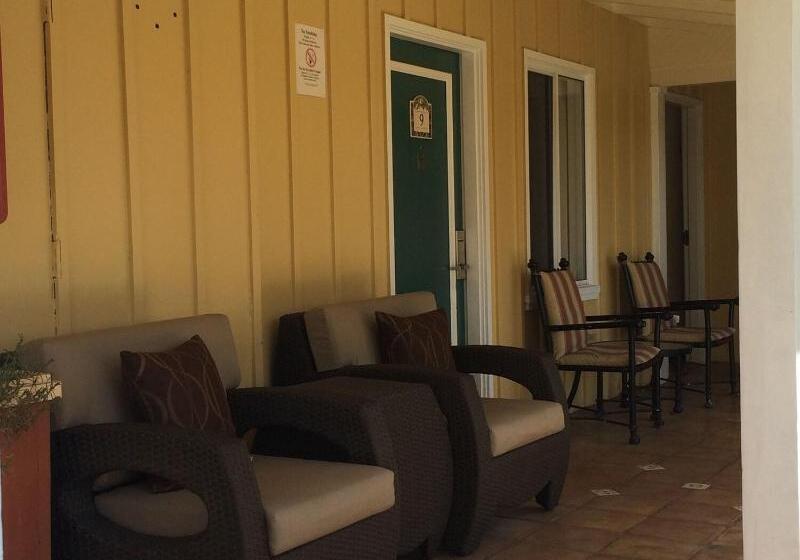 فندق Oasis Inn And Suites