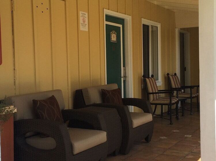 فندق Oasis Inn And Suites