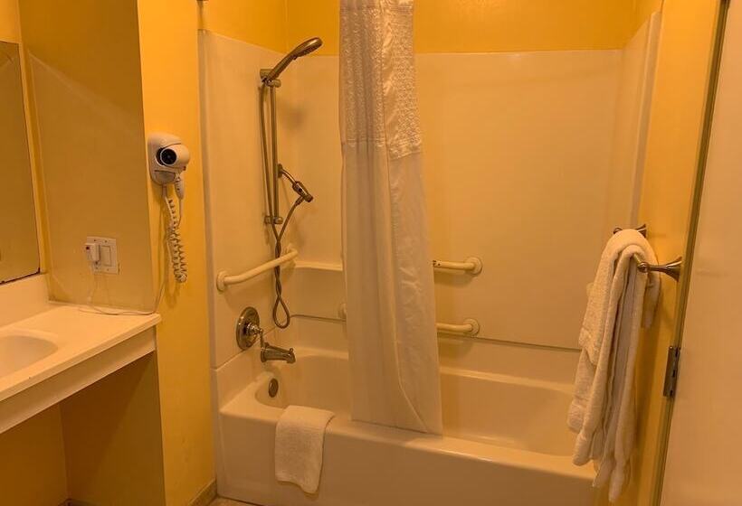 فندق Oasis Inn And Suites