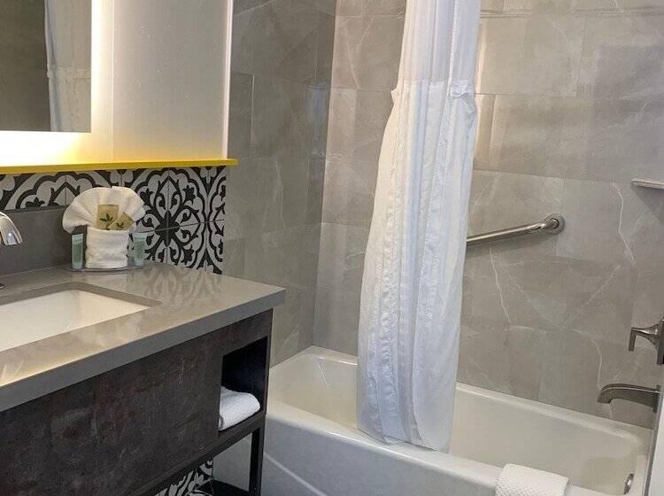 فندق Oasis Inn And Suites